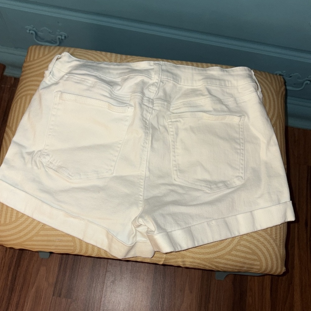 White Celebrity Pink Jean Shorts - Picture 4 of 6